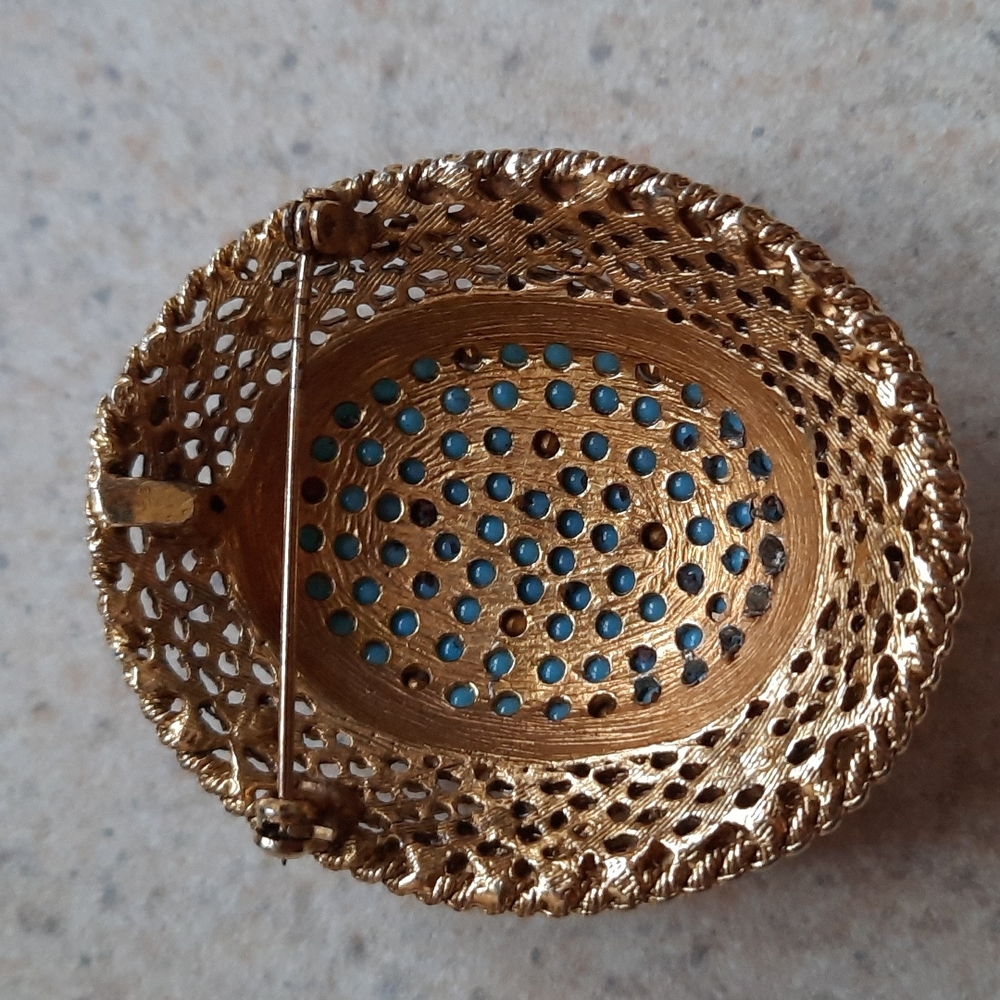 Statement brooch - Picture 3 of 3